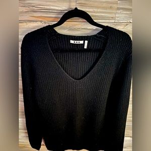 Three Dot Black size M V neck Sweater